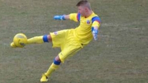 Un fotbalist de la Steaua, BATUT cu bestialistate de mai mulţi colegi! Sportivul se afla internat in stare grava