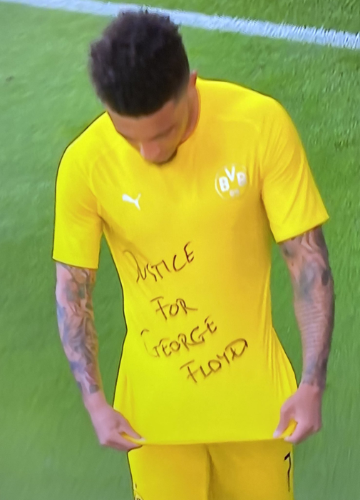 Protestele au ajuns și pe terenurile de fotbal