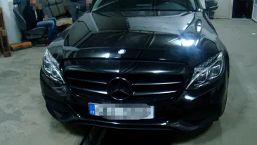 Un şofer a încercat să intre în ţară cu un MERCEDES-BENZ de peste 30.000 de euro, dar... Ce au descoperit poliţiştii din Siret după ce au verificat maşina!