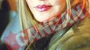 Priscilla Presley are silicon industrial pe fata