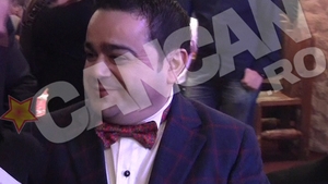 Chef de chef la Revelionul lautarilor! Adi Minune si Florin Salam al Albaniei au cantat pe mese pentru toti manelistii