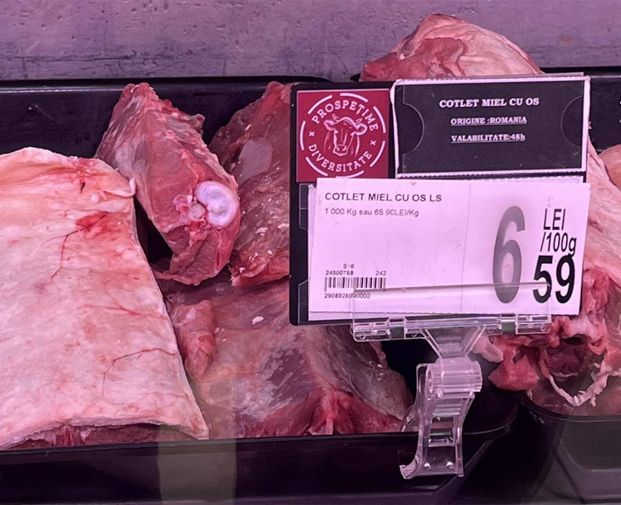 Cu ce preț se vinde cotletul de miel în Carrefour. Românii au crezut că este o eroare
