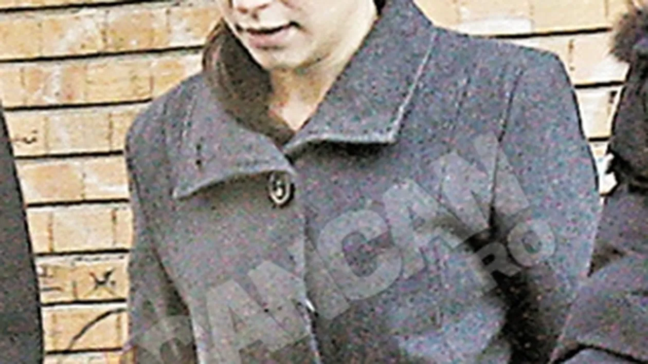 Betty si-a incinerat parintele sinucigas. Devastata de durere dupa moartea tatalui