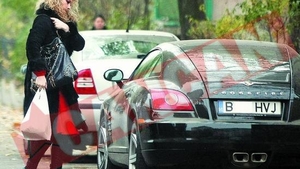 Oana Lis are grija de masina in locul sotului