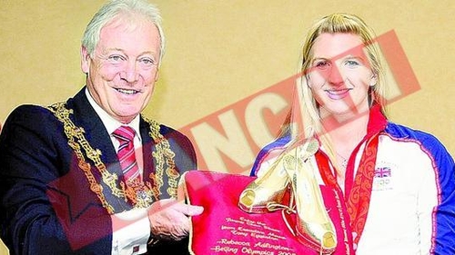 Englezoaica Rebecca Adlington, primita ca o printesa acasa