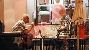Discuta despre viitorul sau prin cafenele!