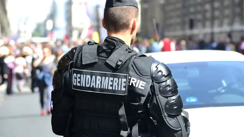 Decizie radicală în Franța! Guvernul a apelat la jandarmi pentru a impune purtarea măștii de protecție