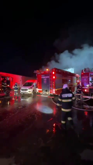 Incendiu la Dragonul Roșu din București! Flăcările mistuie totul în calea lor. Imagini VIDEO