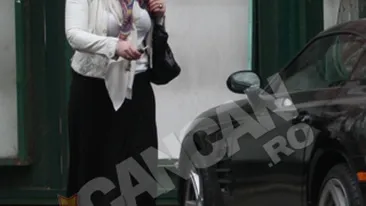 Oana Lis, in razboi cu telecomanda masinii. Tu cine crezi ca a castigat?