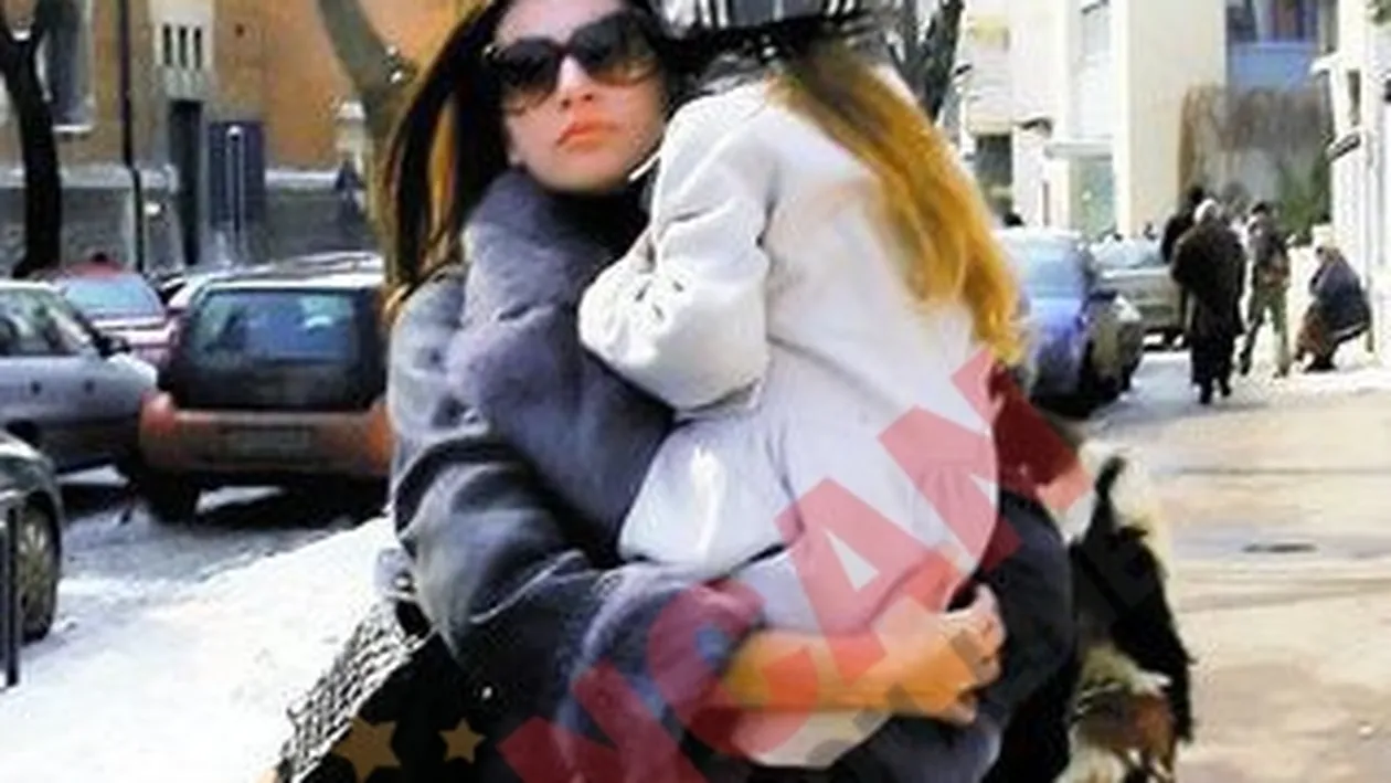 Moni a ajuns bona propriului copil