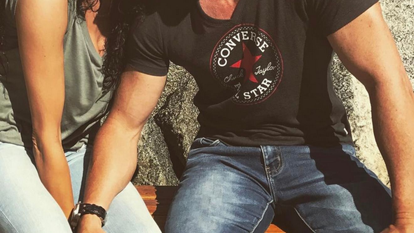 Mihaela Rădulescu a luat micul-dejun cu Arnold Schwarzenegger! Celebrul actor a prins-o frumos de mijlocel şi s-a mândrit tare cu românca