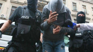Bărbat din Argeș, reținut după ce ar fi racolat o minoră, pe care ar fi exploatat-o în Elveția