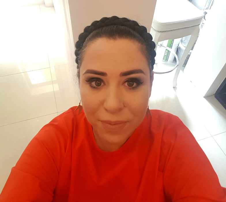 Oana Roman işi va reduce sanii si abdomenul