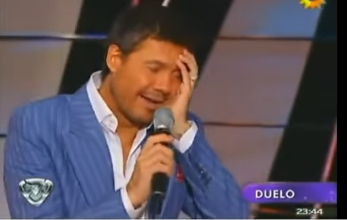 O actriță s-a dezbrăcat complet în timpul unei emisiuni TV! Gestul incredibil făcut de prezentator după ce vedeta și partenerul ei au rămas goi pușcă