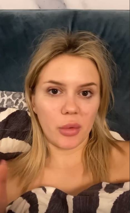 Cu ochii umflați de plâns și machiajul întins, Emily Burghelea a dezvăluit că s-a certat puternic cu logodnicul ei, Andrei: “Eram dezbrăcată, a insistat să posteze clipul” | FOTO & VIDEO