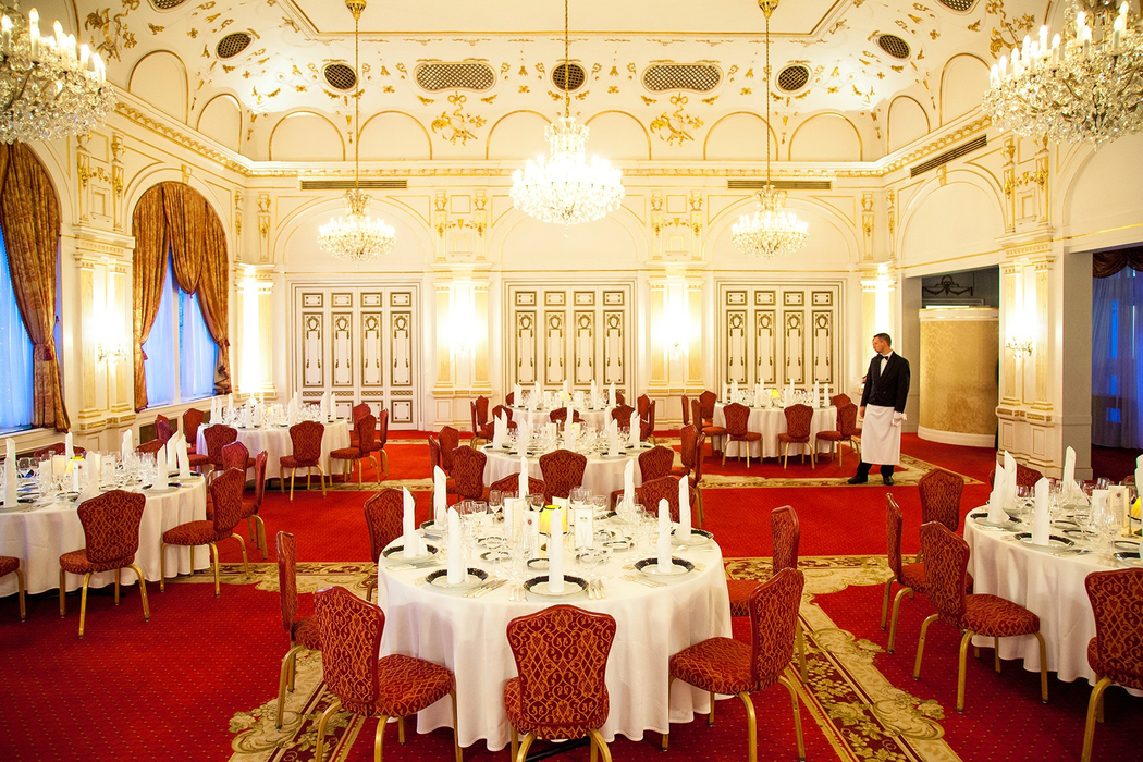 Așa arată unul dintre saloanele renumitului restaurant din Budapesta
