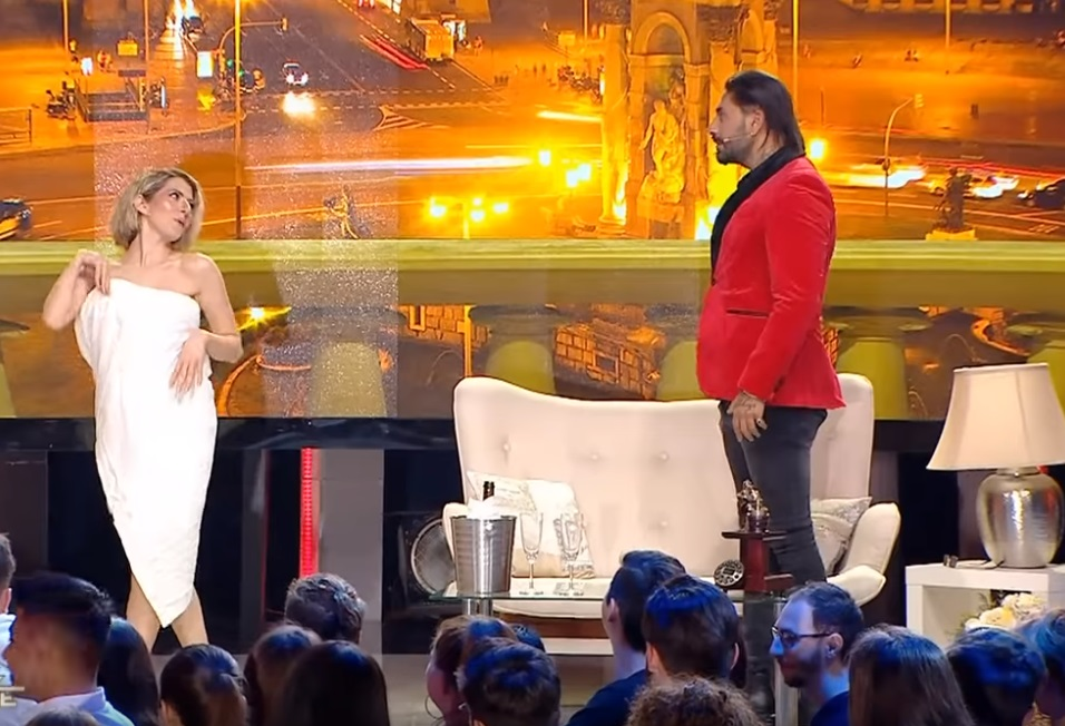 Și cu Răzvan cum rămâne!? Lidia Buble, filmată în brațele lui Connect-R