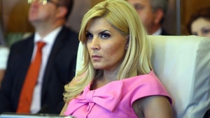 Elena Udrea a facut senzatie in Delta! Toti barbatii au fost cu ochii pe ea!