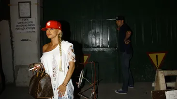 Misterioasa Madame Adam a iesit la vanatoare in Centrul Vechi! Vezi cu ce captura a plecat in toiul noptii!