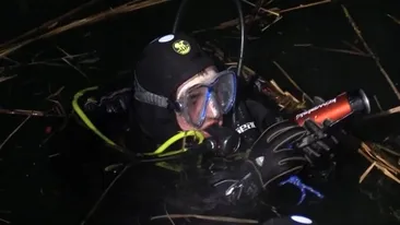 VIDEO. Un om de afaceri a plonjat cu maşina într-un lac din Arad, după o ceartă cu soţia. Scafandrii au găsit autoturismul, dar... 