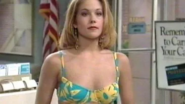 O mai tii minte pe Kelly Bundy? Iata cum arata actrita acum, la 43 de ani! N-o mai recunosti!