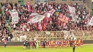 Spectacol la meciul FC Argeș – Rapid: fanele lui Dobrin au eclipsat fazele de joc cu ținutele lor provocatoare!