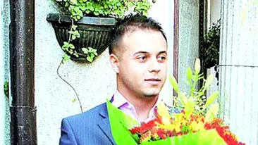 Badalau a apelat la gesturi romantice pentru a-i intra in gratii Adelinei! A cucerit-o cu buchete imense de flori