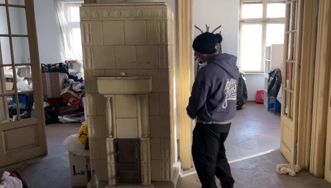 Casa pe care Puya vrea să o renoveze/ Sursa foto: Captură Youtube