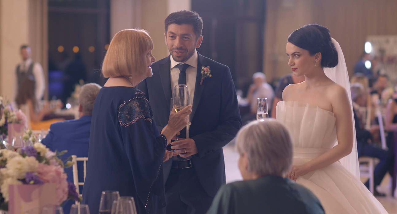 CANCAN.RO vă prezintă, în premieră, imagini din filmul "Nuntă pe bani", al lui Mircea Bravo, ce se va lansa în data de 10 octombrie la cinema (Sursa Foto: Bravo Films)