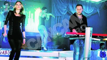 Adela Popescu s-a reapucat de cantat. I-a luat locul Giuliei in trupa DJ Project