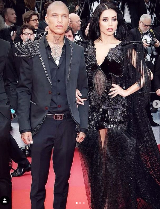 Andreea Sasu, la braţul lui Jeremy Meeks, pe covorul roşu de la Cannes