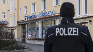 Câţiva hoţi au intrat cu mitraliere într-o bancă din Germania, după care au dispărut c-un milion de euro! Iată ce metodă incredibilă au pus în practică
