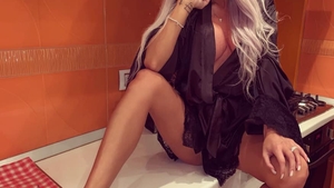 Iasmina Halas trădată în dragoste? Ce spune frumoasa blondă despre relații: "Fetelor nu trebuie să..."