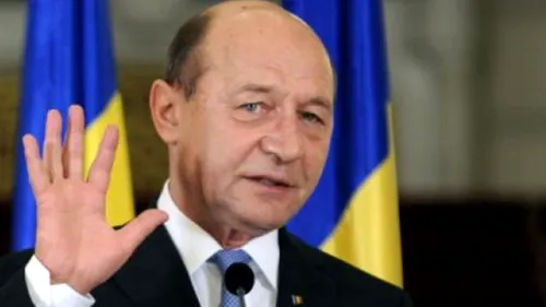 Traian Basescu i-a adunat pe cei dragi in jurul lui. Vezi ce face fostul presedinte de Craciun