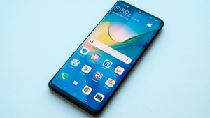 Un cuplu de miri din Anglia a decis să înlocuiască fotografiile profesioniste la nuntă cu unele făcute cu Huawei P30 Pro