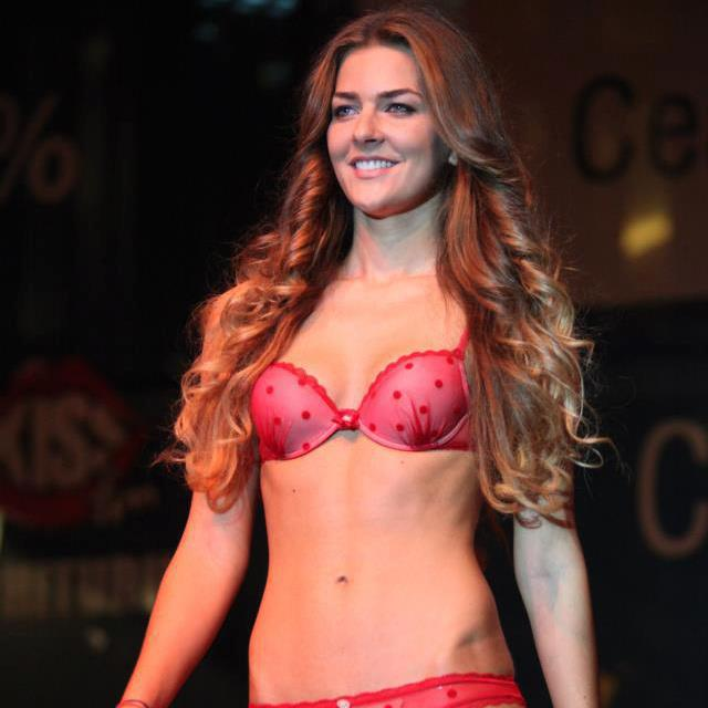 Eliza a cochetat și cu modelling-ul