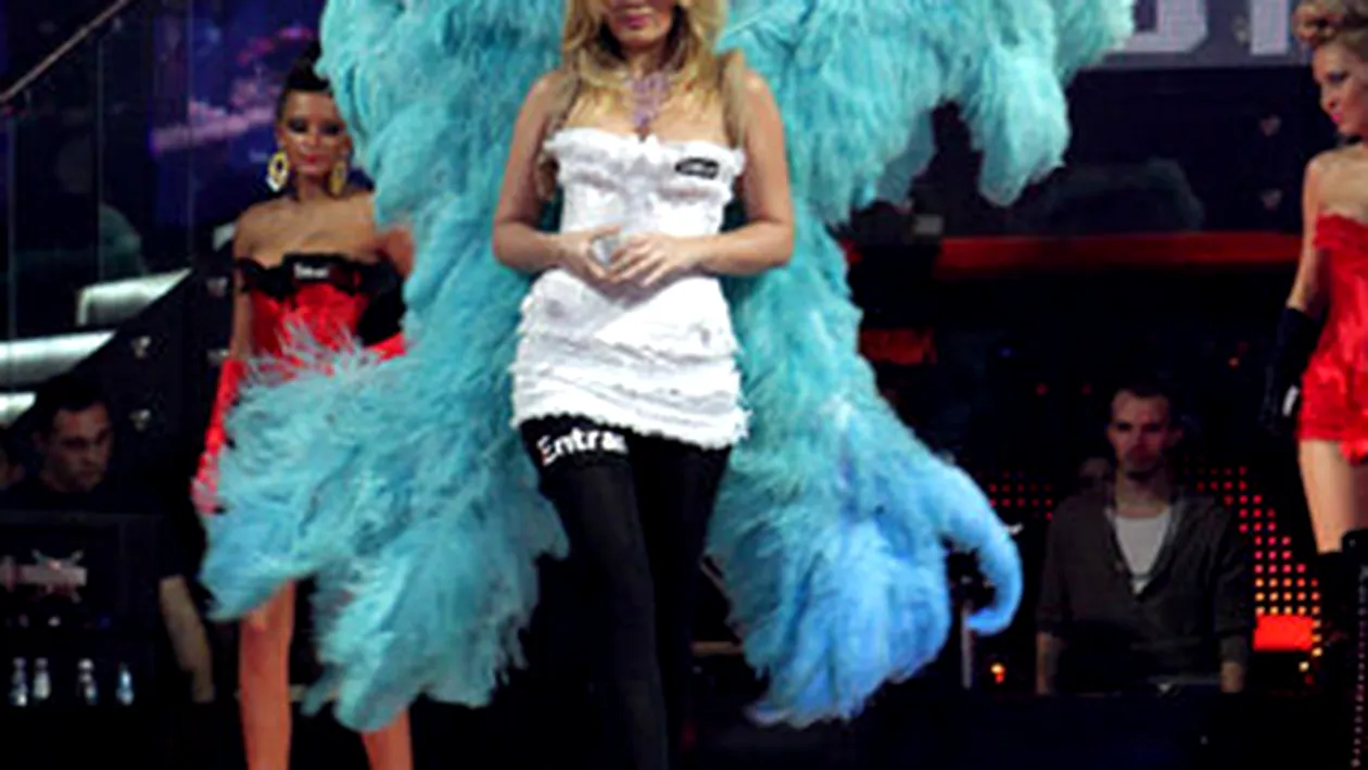 Gina Pistol a fost mireasa de cabaret! Vezi cat este de sexy!