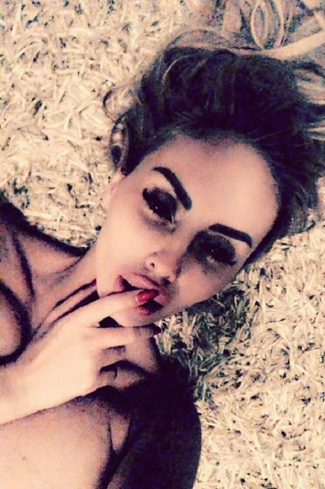 Flore Salalidis a ajuns de spital, iar medicii au decis să îi pună perfuzii de urgenţă. Sursa foto: Facebook