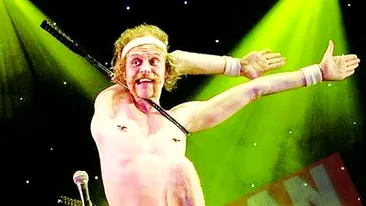 Se strecoara printr-o racheta de tenis