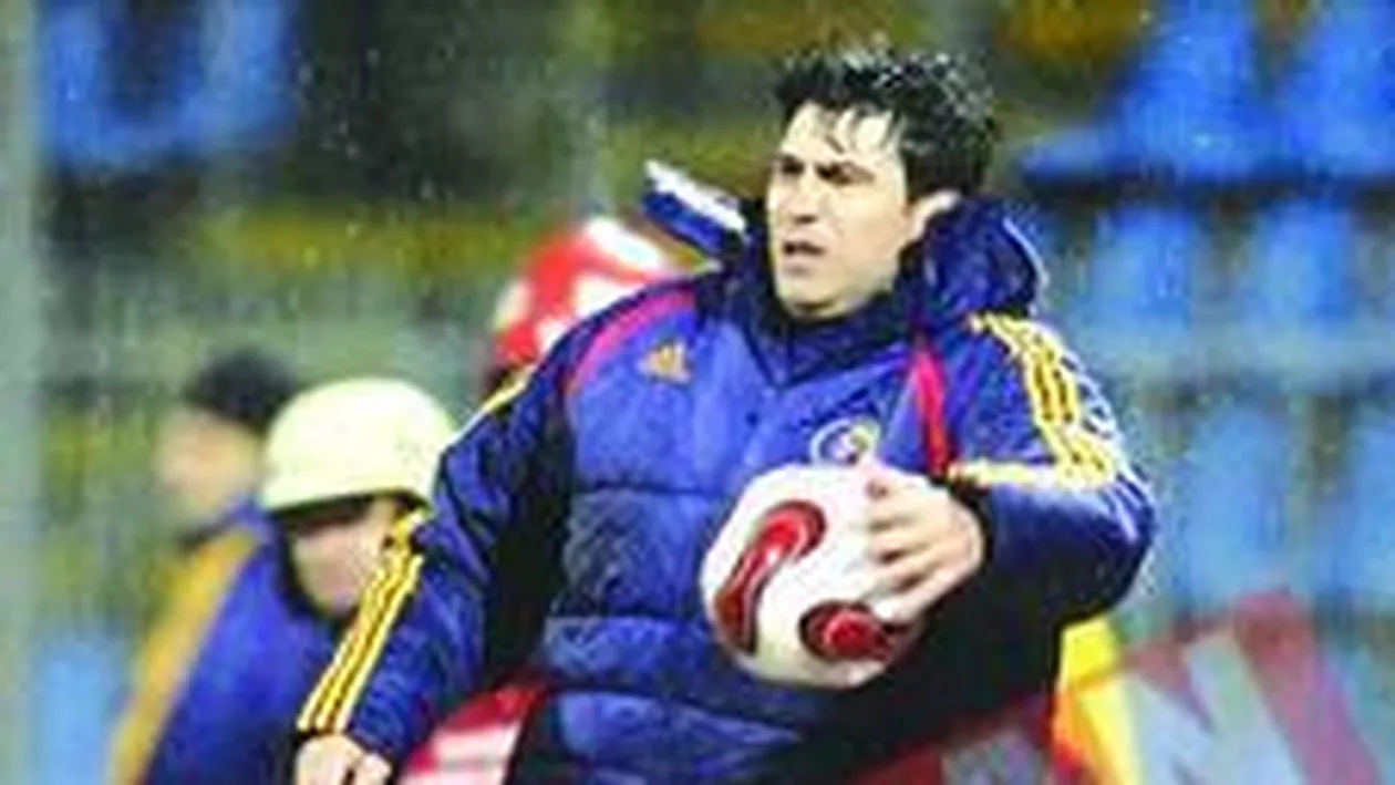 De ce a acceptat Piturca femei in cantonament