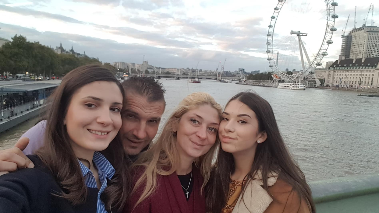 Poză de familie Giulia, Viorel, Cristina și Alesia