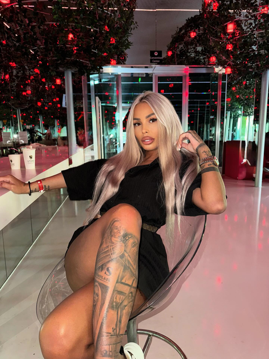 Blondina nu sărbătorește Haloweenul și este total împotriva acestei sărbători