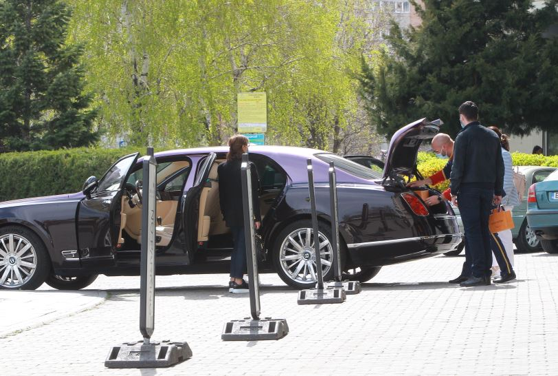 Radu Bud și-a umplut mașina cu pungi de la Louis Vuitton și Rolex