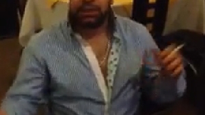 Prima apariţie a lui Florin Salam după luni de zile! S-a îngrăşat de plesneşte cămaşa pe el si fumeaza ca un sarpe