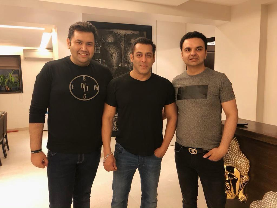 Iulia Vântur a postat o poză rară alături de Salman Khan. Ce a spus actorul indian despre o posibilă nuntă cu frumoasa româncă