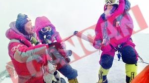 Torta olimpica a ajuns pe Everest