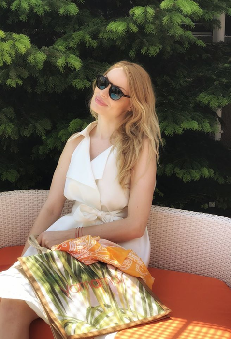 Fiul VALENTINEI PELINEL şi-a găsit prima ‘’iubită‘’! Cum l-a fotografiat blonda pe MILAN