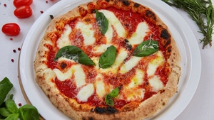 Metoda inedită prin care o femeie a reușit să scape de un agresor! A sunat la 112 și a comandat o pizza