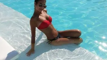 Ea e probabil cea mai sexy concurenta de la Vocea Romaniei! Uite cat de bine arata in costum de baie!