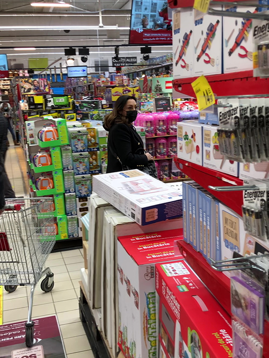 Andra Măruță a mers să cumpere dulciuri și jucării pentru copii